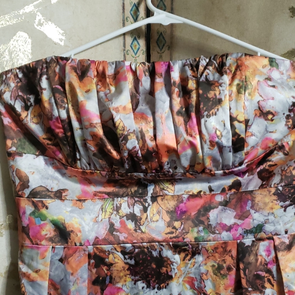 Womens strapless Spring dress. - Picture 2 of 7